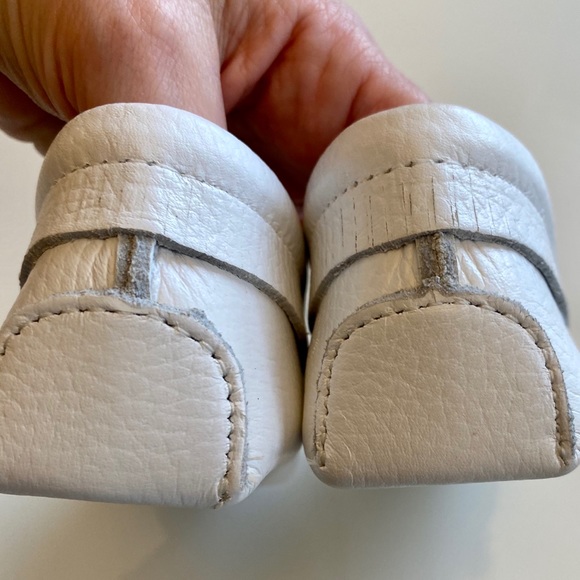 BNWB MINNETONKA WHITE LEATHER SIZE 6 WOMEN’S - Picture 6 of 10